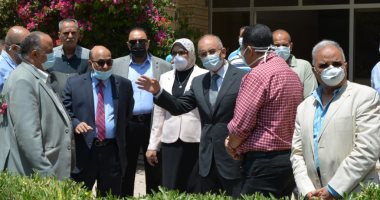 رئيس جامعة الزقازيق يطمئن على استعدادات مدن الطلاب لعزل العائدين من الخارج