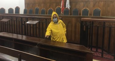صور.. مجلس الدولة يعقم قاعات المحاكم والمتقاضين يلتزمون بارتداء الكمامات 