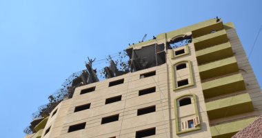 محافظ القليوبية يشهد إزالة أدوار مخالفة ببرجين سكنيين بطوخ والقناطر الخيرية