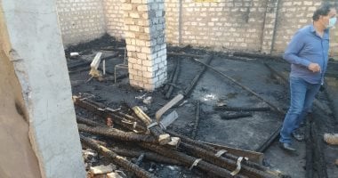 صور.. حريق يلتهم محتويات مزرعة كنيسة الملاك ميخائيل بالمطاعنة بإسنا دون إصابات
