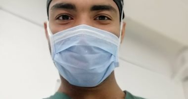 الجيش الأبيض.. محمد ممرض بمستشفيات جامعة قناة السويس على خط مواجهة كورونا