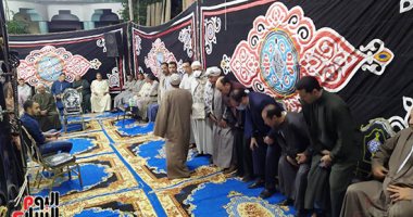 أهالى المنوفية يتوافدون على منزل الطبلاوى لتعزيه عائلته.. نجله: أعتقدت والدى نائم ممتش وحفظت 3 أجزاء من القرآن على يده وسأكمل حفظه كاملا.. ونجل شقيقه يطالب محافظ المنوفية بإطلاق اسم الشيخ على مدرسة بمسقط رأسه