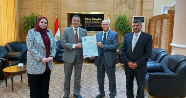 رئيس جامعة بنها يتسلم تجديد شهادة الجودة أيزو 9001 - 2015 بعد اعتمادها