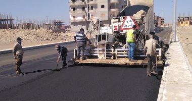 مدينة القصير: استمرار رصف الشوارع والتعامل بحزم مع مغتصبى أراضى الدولة.. صور 