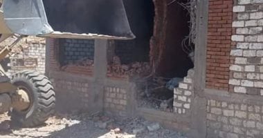 صور.. إزالة 47 حالة تعد علىى الأراضى الزراعية بـ3 مراكز بالمنيا 