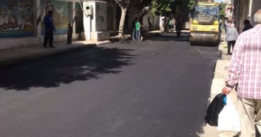 صور.. تنفيذ خطط الرصف للعام المالى الحالى بأحياء الجمرك ووسط الإسكندرية