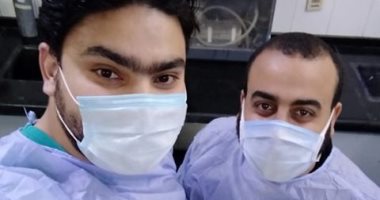 لوحة شرف الجيش الأبيض.. محمد صلاح ومحمد جمال أخصائيا التحاليل بمستشفى الأحرار