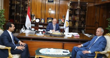 بالأسماء.. تفاصيل حركة محليات رؤساء المدن والقرى التى أصدرها محافظ قنا