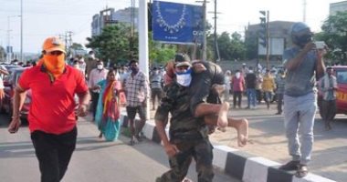 صور.. وفاة 9 وإصابة المئات فى تسرب غاز كيماوى بمصنع جنوب الهند