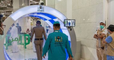 تركيب بوابات تعقيم ذاتى على مداخل المسجد الحرام بمكة
