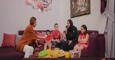 شاهد.. أمنية الطفل إسلام خلال زيارته لأسرة منسي..وأملة البطل: ده كان حلم الشهيد
