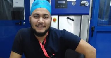 الجيش الأبيض.. "رضا " فنى تعقيم بالاحرار التعليمى على خط مواجهة كورونا 