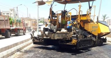 رصف شارع المستشفى بسمالوط بتكلفة 5 مليون جنيه بالمنيا.. صور  