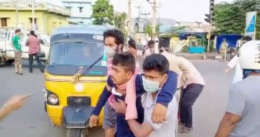 العالم هذا الصباح.. أطباء أمريكيون يحتجون على وفاة زملائهم خلال مكافحة كورونا بسبب نقص أدوات الحماية.. جونسون يشارك فى حملة لتحية طواقم طبية.. وإخلاء قرية مجاورة لتسرب غاز بمصنع فى الهند بعد مقتل 11 وإصابة مئات