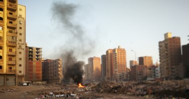 اضبط مخالفة.. تراكم القمامة بشوارع وميادين المحلة.. صور