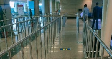 الإجراءات الاحترازية بمطار القاهرة لمواجهة كورونا.. صور