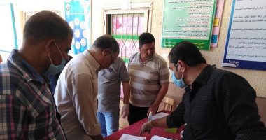 انتظام تسليم الأبحاث بمدارس أسيوط وشمال سيناء وسط تطبيق الاجراءات الاحترازية.. صور