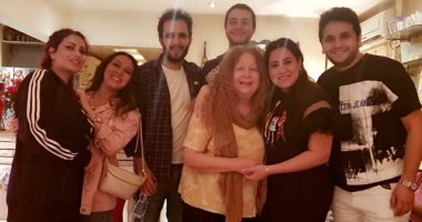 بعد فترة غياب.. سمية الألفى فى "عزومة رمضانية" مع أحمد الفيشاوى ومصطفى خاطر