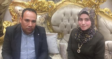 المنشدة منار طلبة.. ورثت حنجرة ذهبية عن أبيها القارئ الإذاعى وأصبحت أول قارئة ومبتهلة تشق طريقها للعالمية.. حفظت القرآن فى سن الـ13 عاما.. خطفت الأنظار فى حفل زفافها بقصيدة وأجمل منك لم تر قط عين.. صور وفيديو
