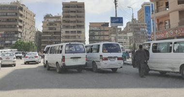 ازدحام بسبب موقف عشوائى.. شكوى سكان شارع سميكة بمنطقة الألف مسكن