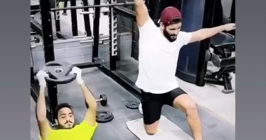 وصلة تدريبات فى الجيم تجمع صالح جمعة وكهربا على أنغام الموسيقى