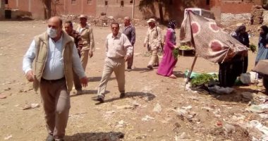 صور.. فض سوق قرية شبرا بتوس منعا للتزاحم بسبب كورونا بالمنوفية