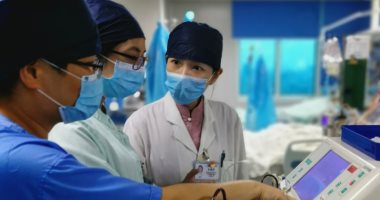دول هزمت كورونا مبكرا بخطوات حازمة وإجراءات بسيطة.. السويد اتبعت التوعية بالتباعد الاجتماعى دون فرض الإغلاق.. فحص حرارة طلاب سنغافورة إجبارى قبل دخول المدارس.. والكشف المبكر يفسر انخفاض وفيات كوريا الجنوبية