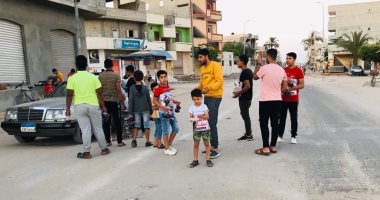 أطفال العريش يوزعون الإفطار على الصائمين ويهدون الثواب للشهيد المنسى ورفاقه