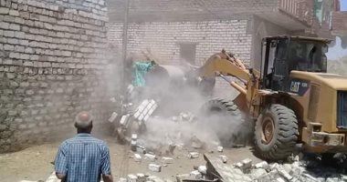 تحرير 23 محضر مخالفة بناء بدون ترخيص فى حملة إزالة بأبو قرقاص المنيا