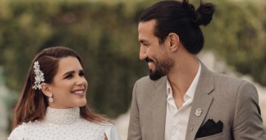 شاهد.. رامى صبرى يشرف على تدريب زوجته فى شهر العسل