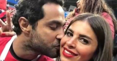 أنتٍ نجمة.. كريم فهمى يغازل زوجته برسالة وأغنية لعمرو دياب.. فيديو