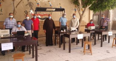 صور.. تواصل أعمال إستلام المشروعات البحثية للطلاب بمدارس الأقصر