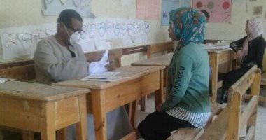 صور.. شاهد مدارس الأقصر تواصل تسلم أبحاث طلبة المدارس لنهاية العام الدراسى