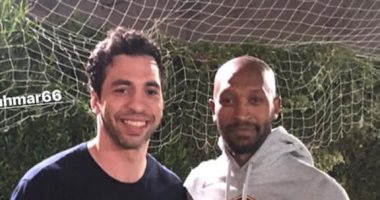 شيكابالا مع أحمد الأحمر فى ملعب خماسى.. ويلقبه بـ"الأفضل"