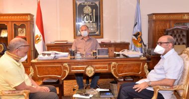 محافظ أسيوط: تنفيذ إجراءات الحجر المنزلى للمخالطين لمصابى فيروس كورونا