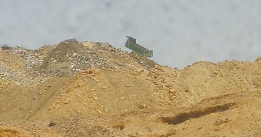 جبل من القمامة والمخلفات.. شكوى أهالى حى زهراء المعادى بالقاهرة
