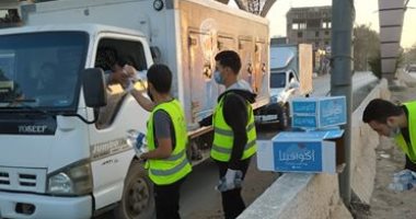 وجبات الخير.. شباب ميت مسعود بالمنوفية يوزعون وجبات إفطار بالطريق الدائرى