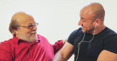 أحمد مكى ناعيا إبراهيم نصر: فنان قدير ياما ضحكنا من قلوبنا