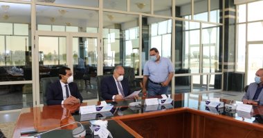 محافظ قنا يعقد اجتماعا لمناقشة منظومة الأمن الغذائى بالمحافظة