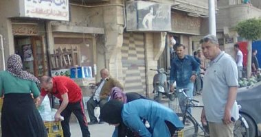 صور.. حملة مكبرة لإزالة سوق عشوائى بشارع نعمان الأعصر بالمحلة