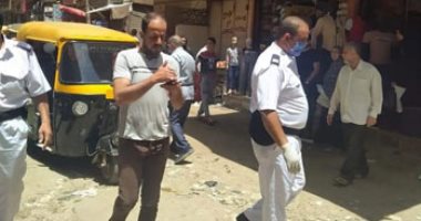 صور.. فض الأسواق وتفريق الباعة للوقاية من كورونا بمركز أبو كبير فى الشرقية