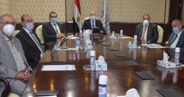 وزير الإسكان يوجه بتنفيذ نماذج معمارية جديدة فى مشروع الإسكان الاجتماعى 