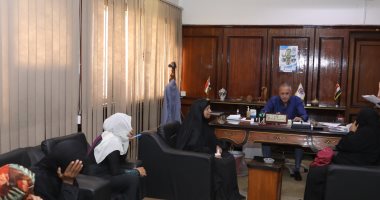 محافظ قنا يلتقى 600 مواطن لحل مشاكلهم ويؤكد:إستقبلت 219 شكوى عبر الصفحة الرسمية