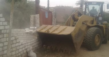 إزالة 40 حالة تعدى على أملاك الدولة والأراضى الزراعية بقنا ..صور