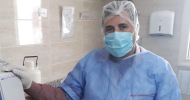 جيشنا الأبيض.. "سمير" فنى معمل بالتأمين الشامل ببورسعيد على خط مواجهة كورونا