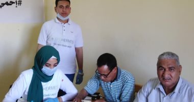 صور.. تضامن إسنا توزع 800 جنيه لدعم العمالة غير المنتظمة بالأقصر