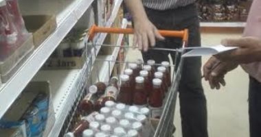 تحريز ألف عبوة زيت وكاتشب داخل ماركت بطنطا بسبب التلاعب فى الأسعار