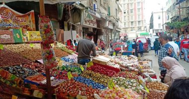 صور وفيديو.. انخفاض الإقبال على شراء مستلزمات الكحك بسبب كورونا