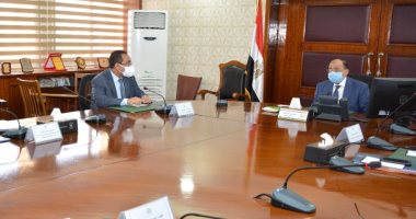 وزير التنمية المحلية يبحث مع رئيس المركزى للتنظيم تطوير الهياكل الوظيفية