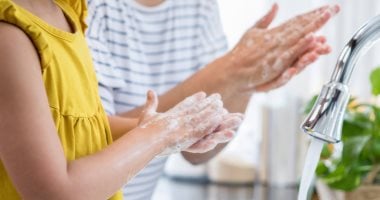 6 عادات تنقل الفيروسات والبكتيريا.. منها عدم إغلاق المرحاض